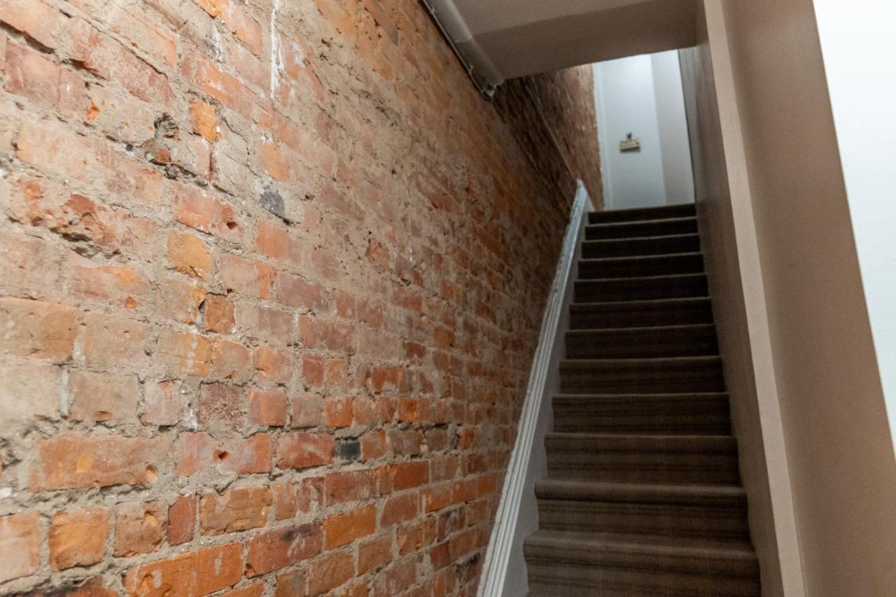 Lovely 2 Level Suite Hamilton Buitenkant foto